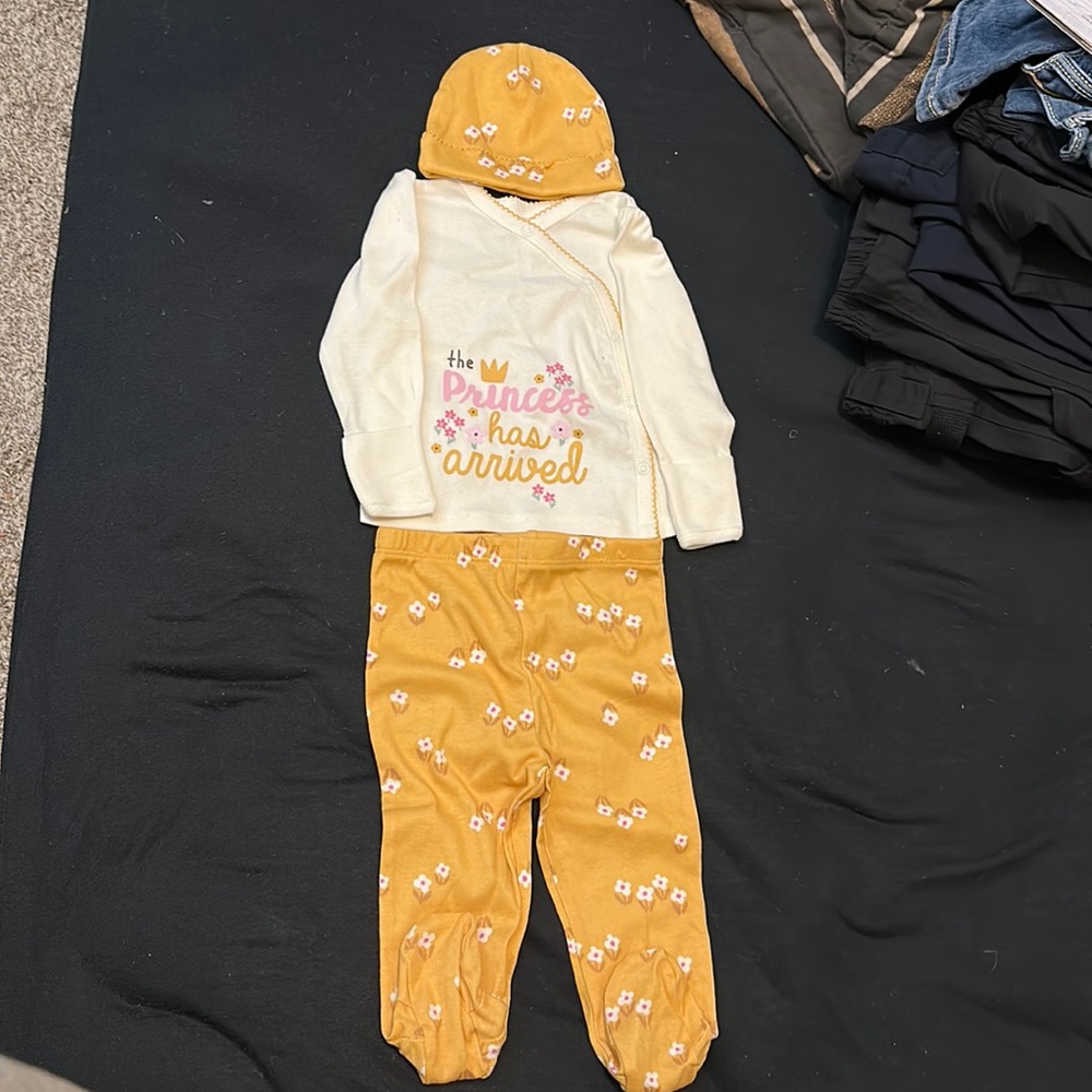 Gerber baby 3-6 months 3 piece girl set!